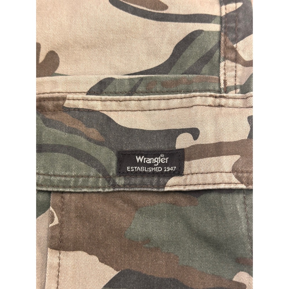 Wrangler Mens Five Star Heritage Relaxed Fit Camo Cargo Shorts Green 46 Waist - Picture 13 of 14